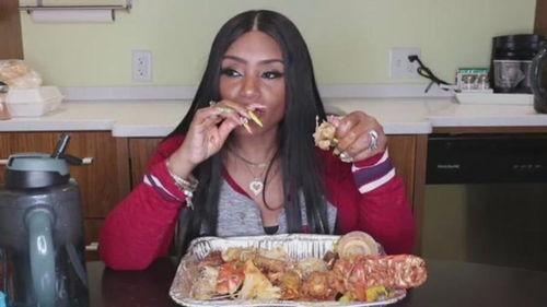 黑人阿姨吃瓜,黑人阿姨的瓜田奇遇记